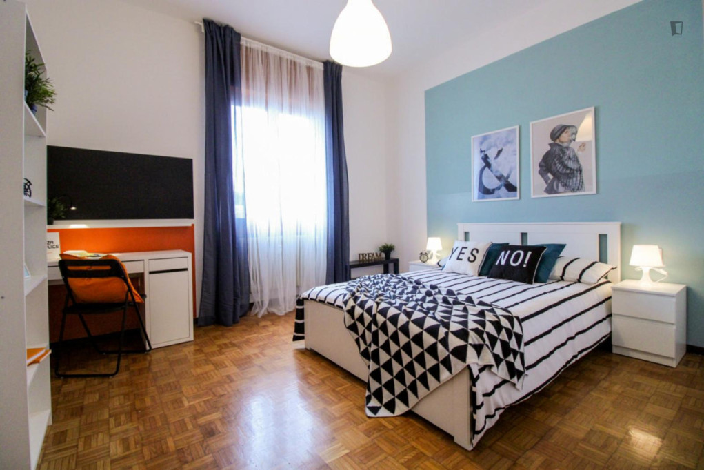 Colourful double bedroom near Facoltà di Ingegneria