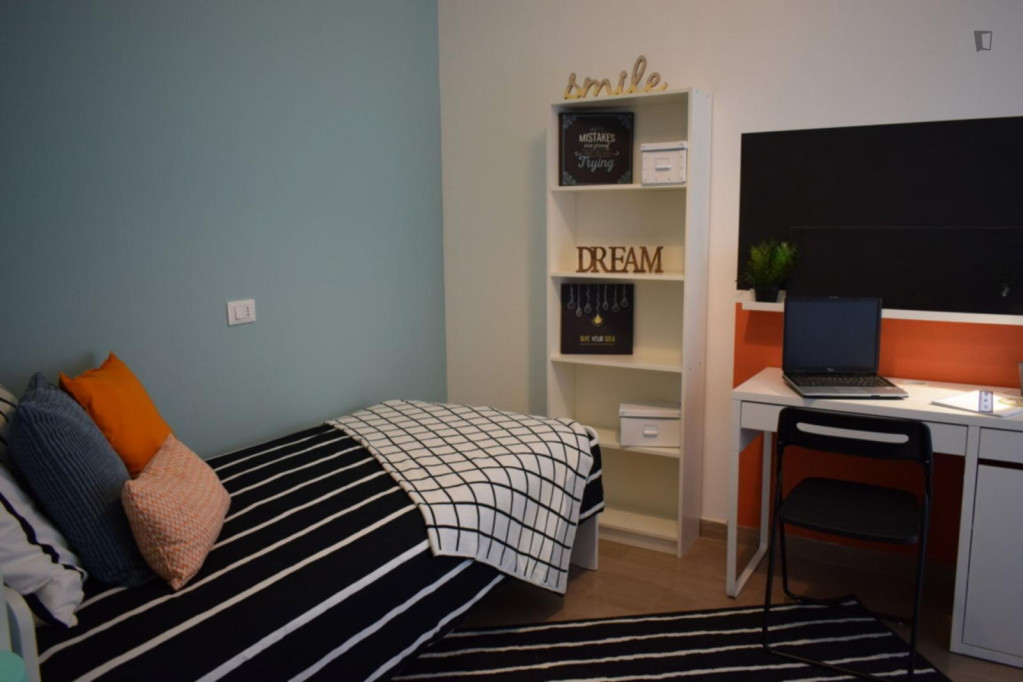 Pleasant single bedroom in Crocifissa di Rosa