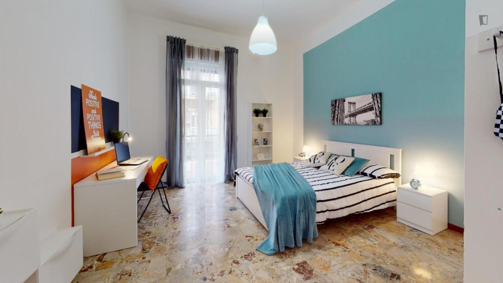 Spacious double bedroom with a balcony, in Borgo Trento - Brescia - chambre - ImmoJeune