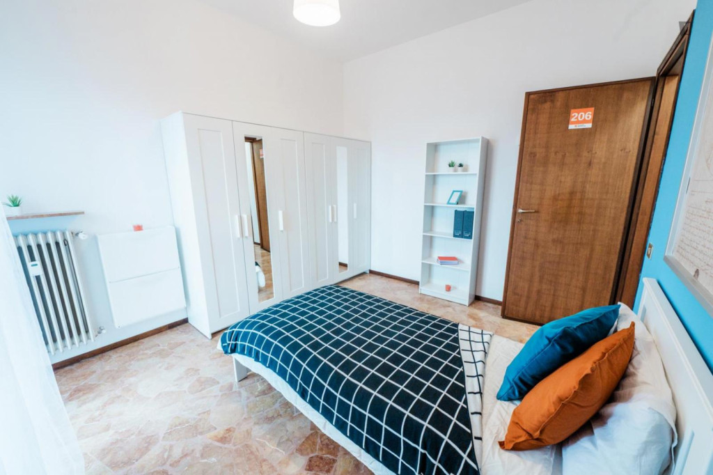 Breezy single bedroom with a balcony, near Parco del Galgario - Bergamo - chambre - ImmoJeune