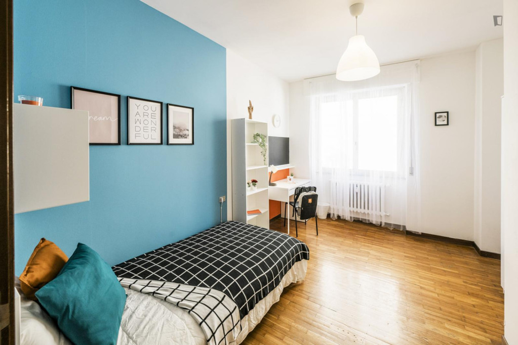 Spacious single bedroom in the Stazione neighbourhood - Bergamo - chambre - ImmoJeune