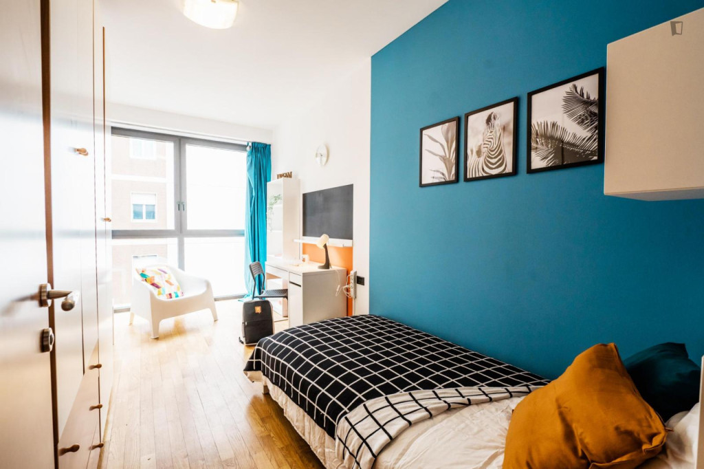 Brilliant single bedroom near the Bergamo train station - Bergamo - chambre - ImmoJeune