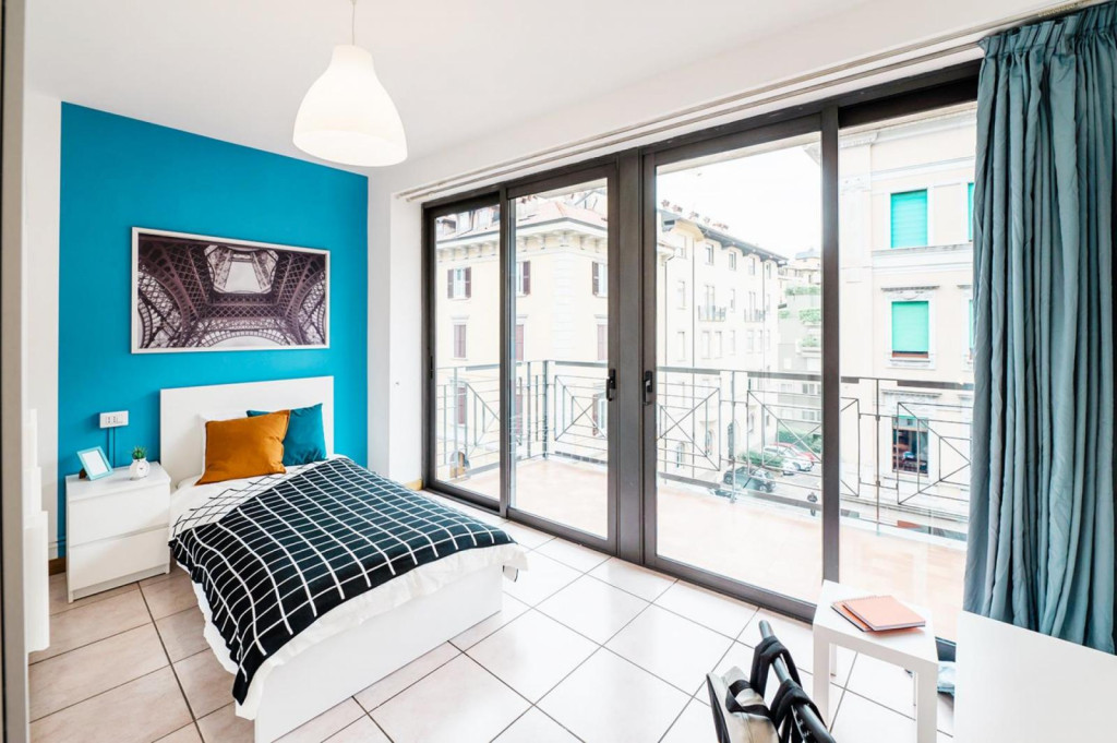 Stunning single bedroom with a balcony, in Stazione - Bergamo - chambre - ImmoJeune
