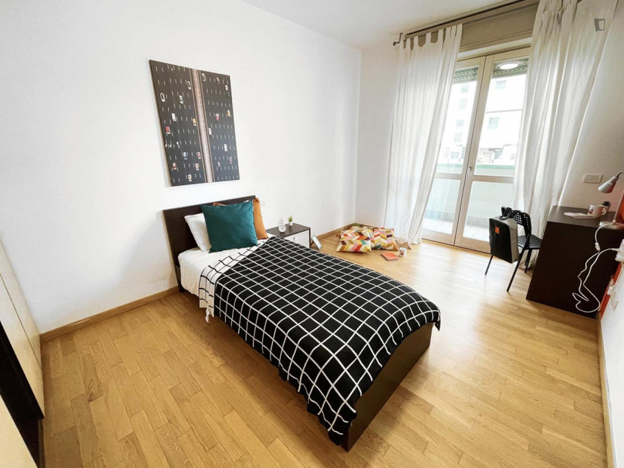 Tasteful single bedroom with a balcony, in Canovine - Bergamo - chambre - ImmoJeune