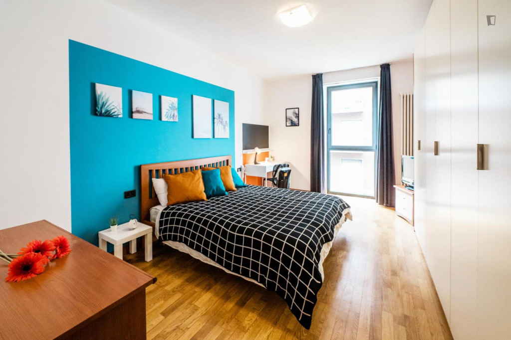 Sunny double bedroom in the Stazione district - Bergamo - chambre - ImmoJeune
