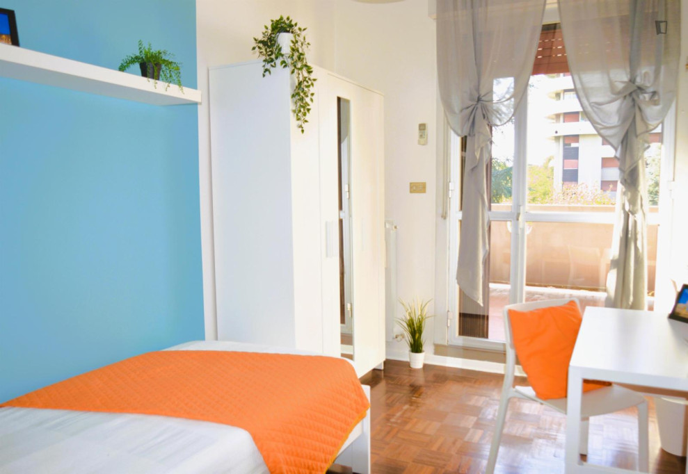 Single bedroom with a balcony, near Parco della Repubblica - Modena - chambre - ImmoJeune