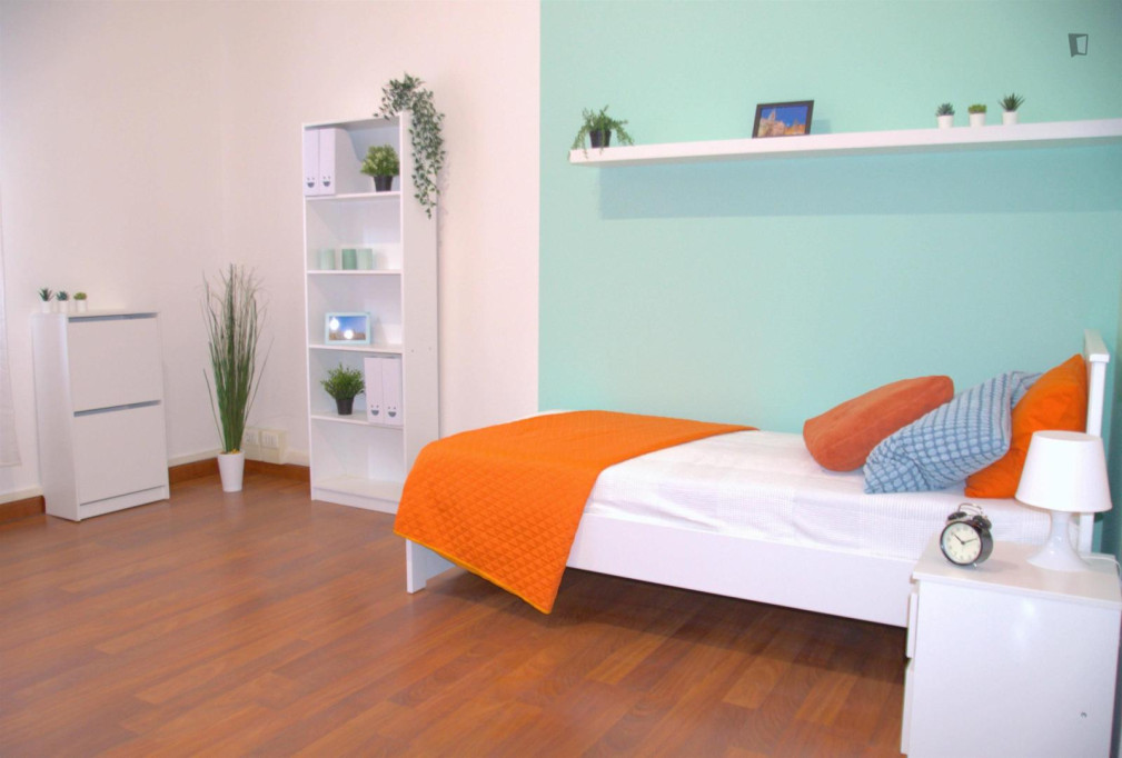 Inviting single bedroom in the heart of Modena