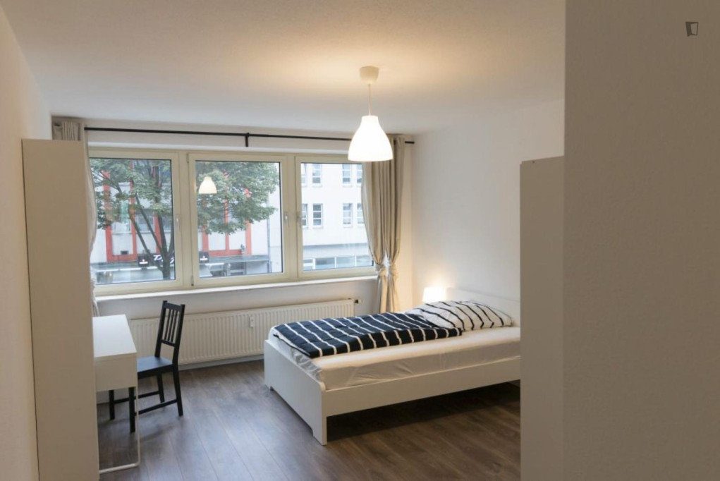 Interesting single bedroom near the Oststraße metro