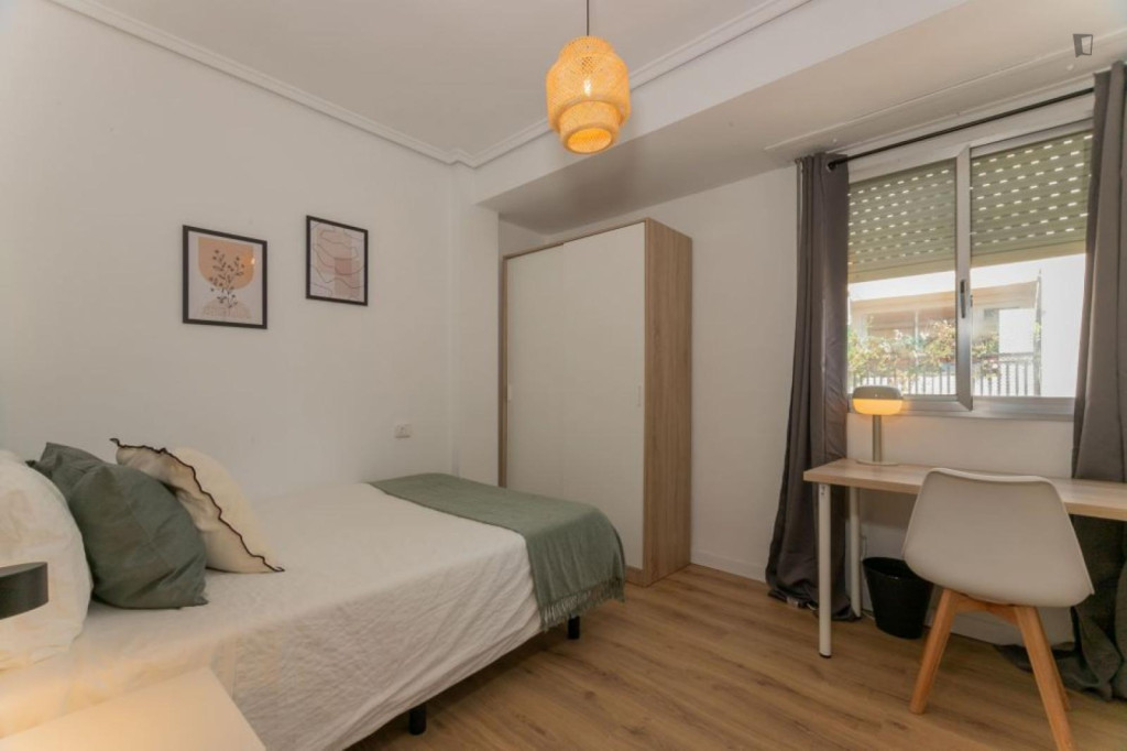 Pleasant double bedroom near Universitat de València - Valence - chambre - ImmoJeune
