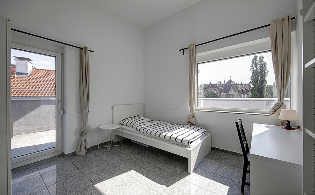 Spacious single bedroom near Wilhelma Theater  - Stuttgart - chambre - ImmoJeune