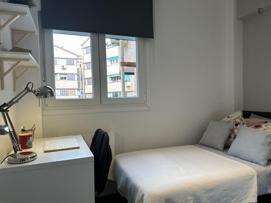 Pleasant single bedroom near Parque Cerro Almodóvar - Madrid - chambre - ImmoJeune