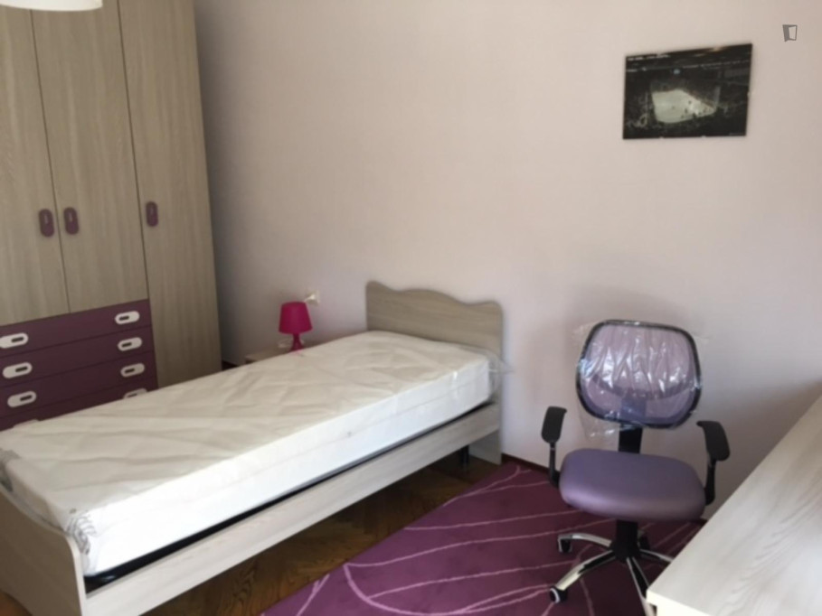 Single bedroom in a shared 5 bedroom apartment_ROOM2