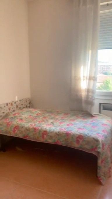 Comfortable bedroom close to Porta San Felice - Bologne - chambre - ImmoJeune
