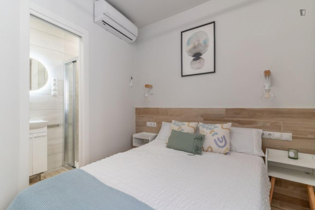 Brtight double ensuite bedroom near Parque Caramuel - Madrid - chambre - ImmoJeune