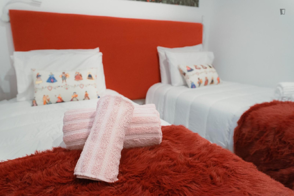 Cozy Single Bedroom close to El Corte Inglés Gaia Porto - Vila Nova de Gaia - chambre - ImmoJeune