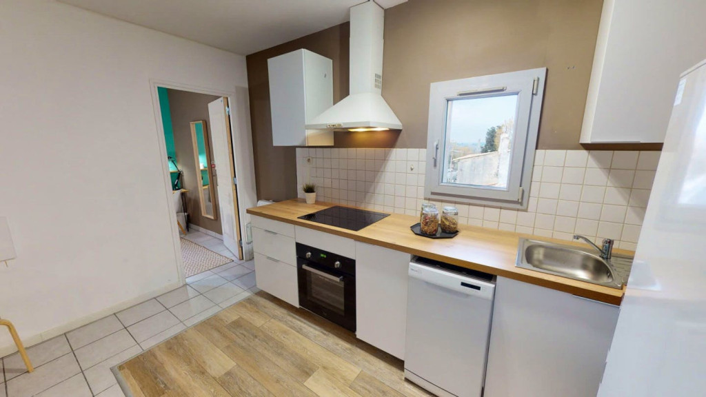 3-Bed Apartment on rue du Puits du Palais