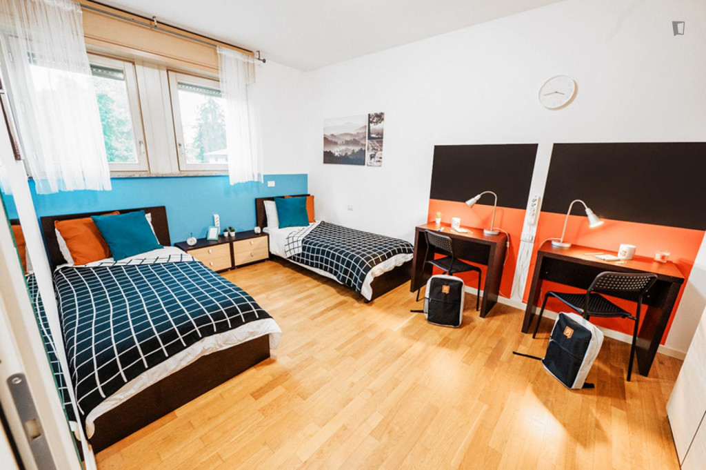 Bed in a neat twin bedroom, in residential Canovine - Bergamo - chambre - ImmoJeune