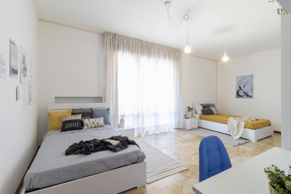 Double bedroom in a 3 bedroom apartment  - Padova - chambre - ImmoJeune
