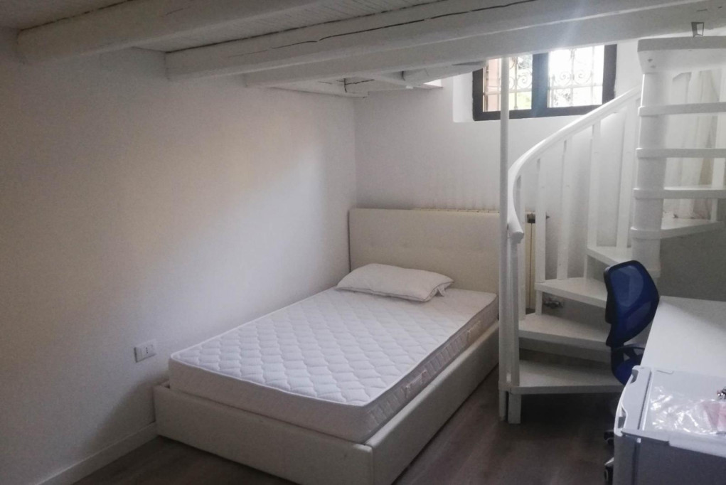 Double bedroom in a 3 bedroom apartment in Padua  - Padova - chambre - ImmoJeune