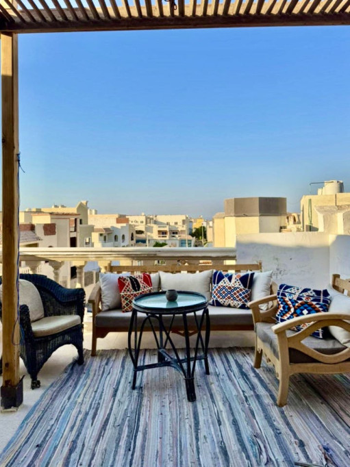 A lively villa residence just 15 minutes away from Hurghada