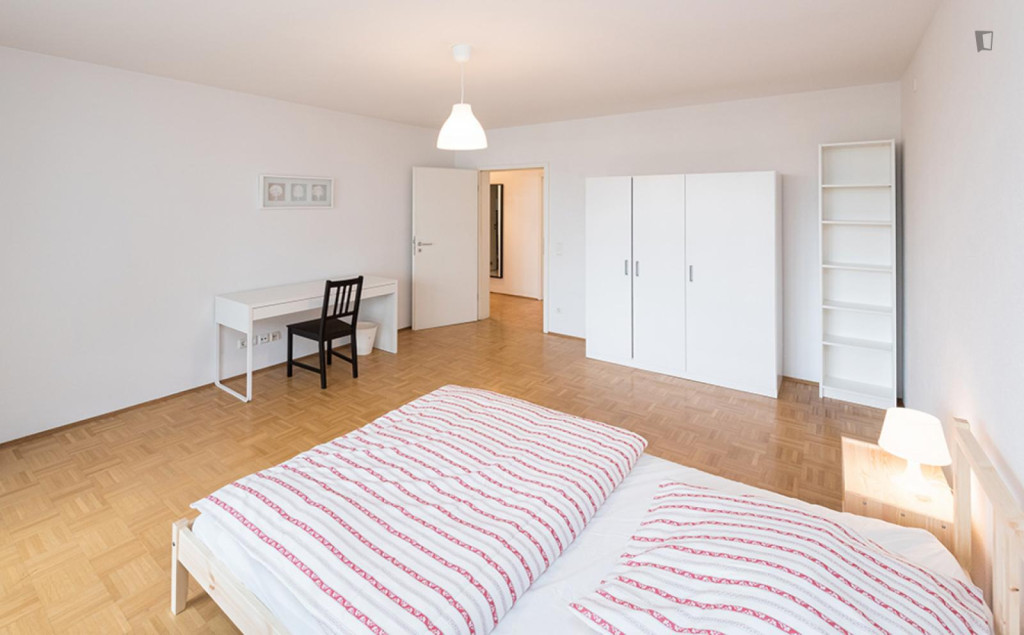 Spacious single bedroom with a balcony, in Neuhausen-Nymphenburg