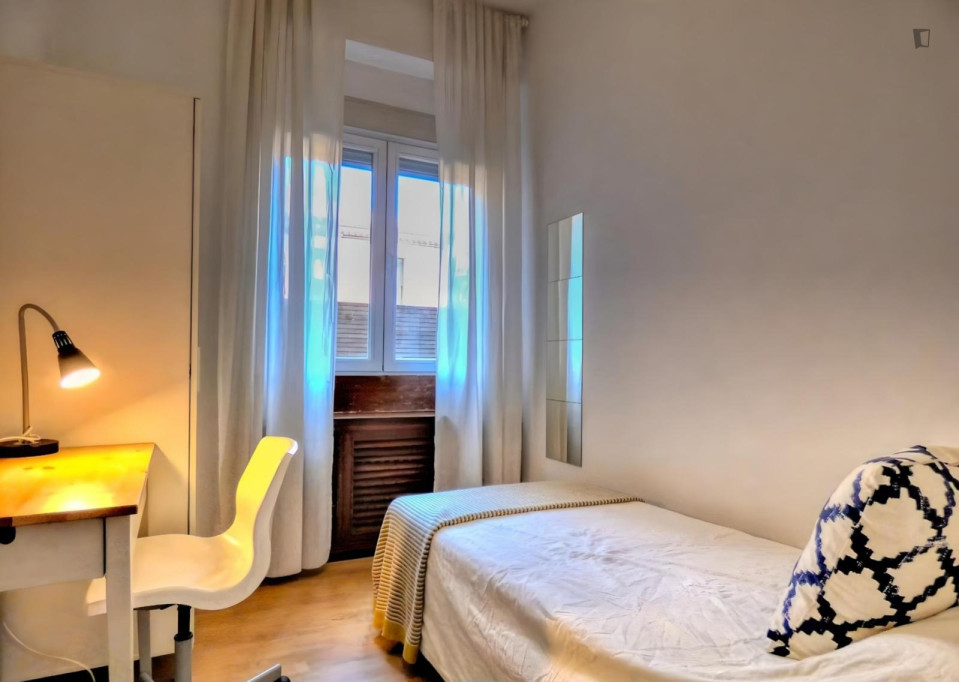 Snug single ensuite bedroom near the San Bernardo metro - Madrid - chambre - ImmoJeune
