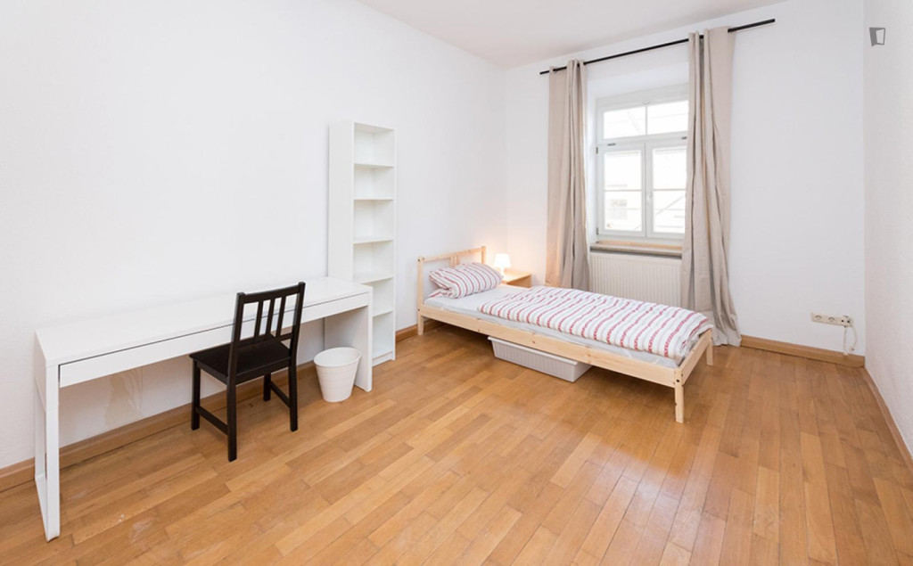 Spacious single bedroom in Ludwigsvorstadt-Isarvorstadt - Munich - chambre - ImmoJeune