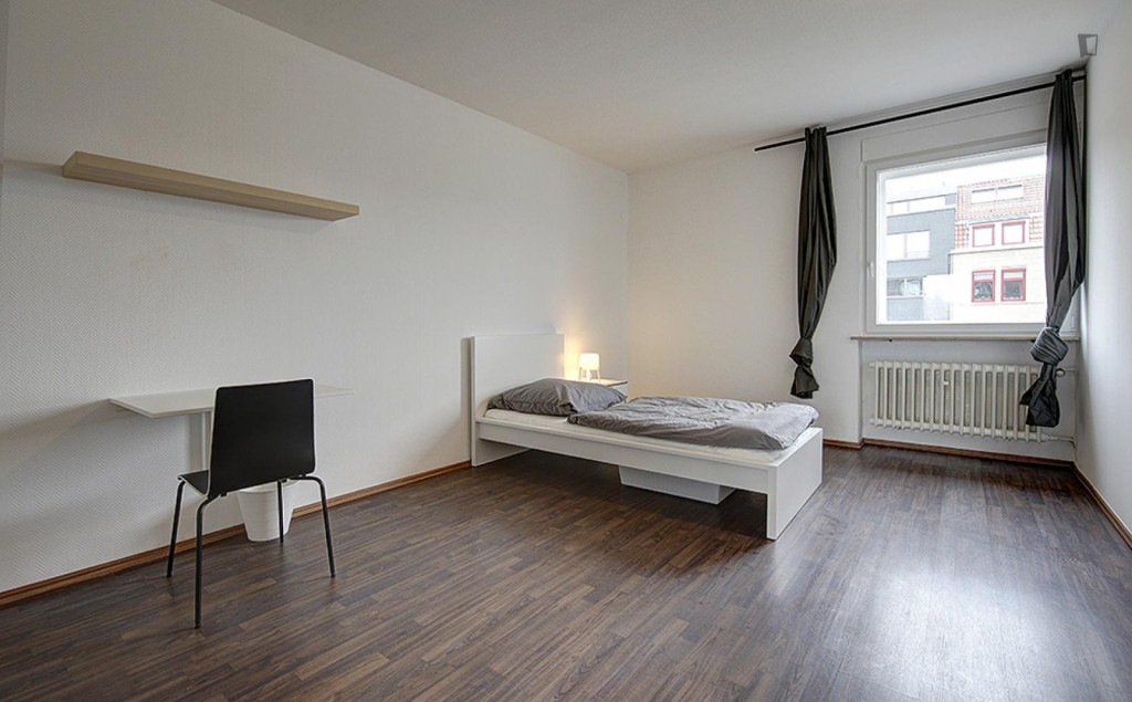Grand single bedroom in Veielbrunnen - Stuttgart - chambre - ImmoJeune