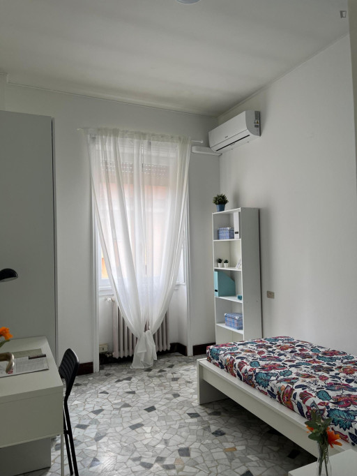 Appealing sinble bedroom in the Central Station area - Milan - chambre - ImmoJeune