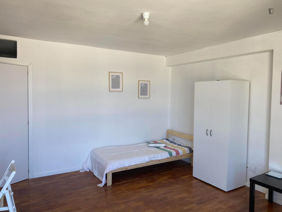 Splendind single bedroom in Senhora da Hora - Porto - chambre - ImmoJeune