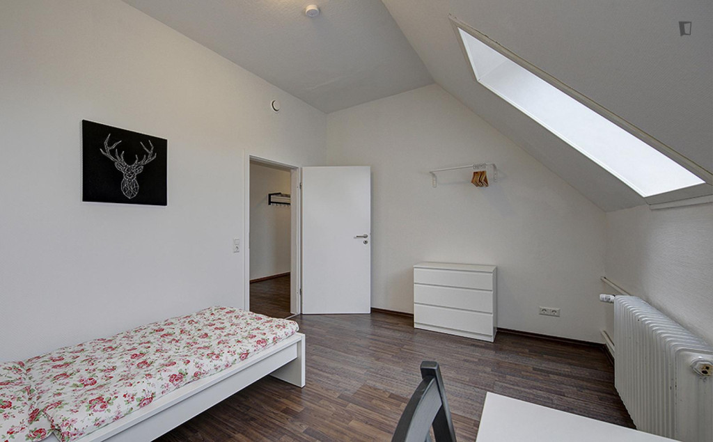 Warm single bedroom in Veielbrunnen - Stuttgart - chambre - ImmoJeune