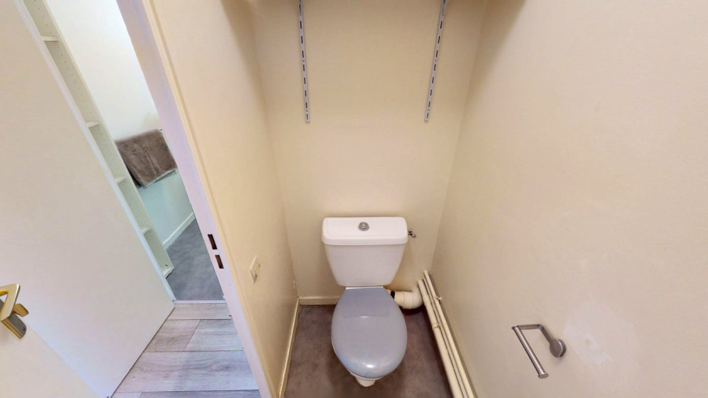 4-Bed Apartment on Rue d'Essling