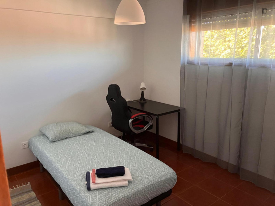 Nice single bedroom with nice city views, near Areosa, Paranhos and Uni. - Porto - chambre - ImmoJeune