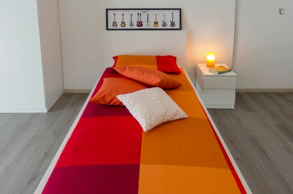 Pleasant single bedroom close to the School of Economics and Management