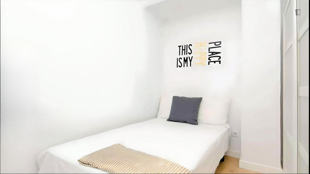 Tasteful single bedroom near the Islas Filipinas metro - Madrid - chambre - ImmoJeune