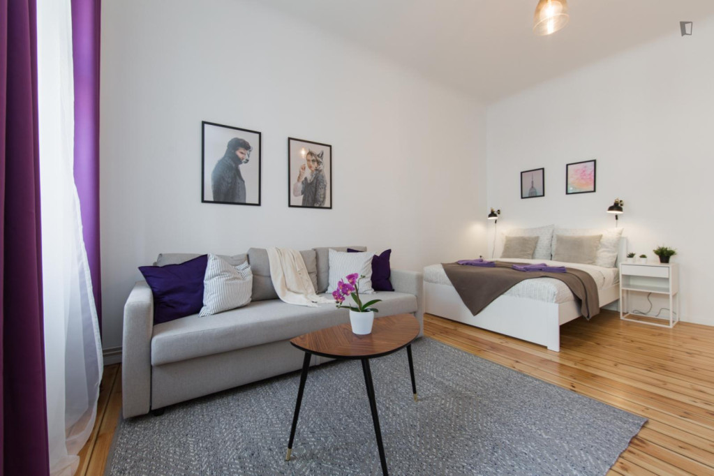 Cosy Double Bedroom Apartment near Hermannstr. Train Station - Berlin - chambre - ImmoJeune