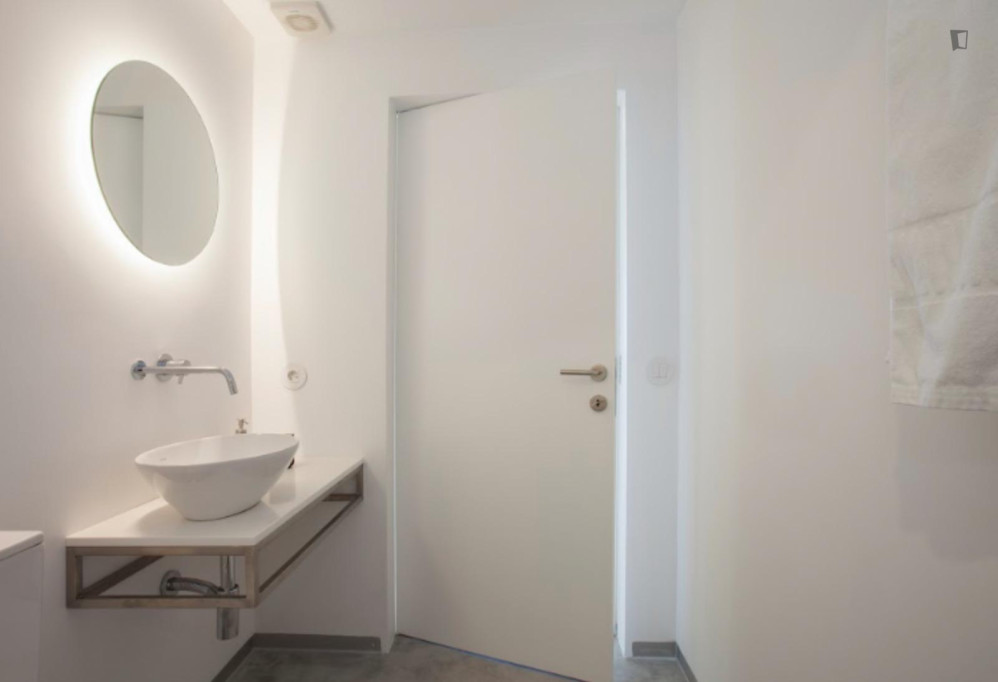 Spacious flat close to Trindade metro station