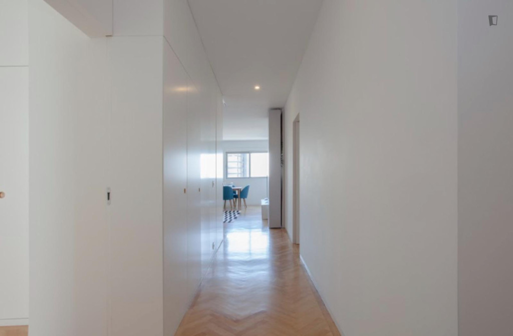 Spacious flat close to Trindade metro station