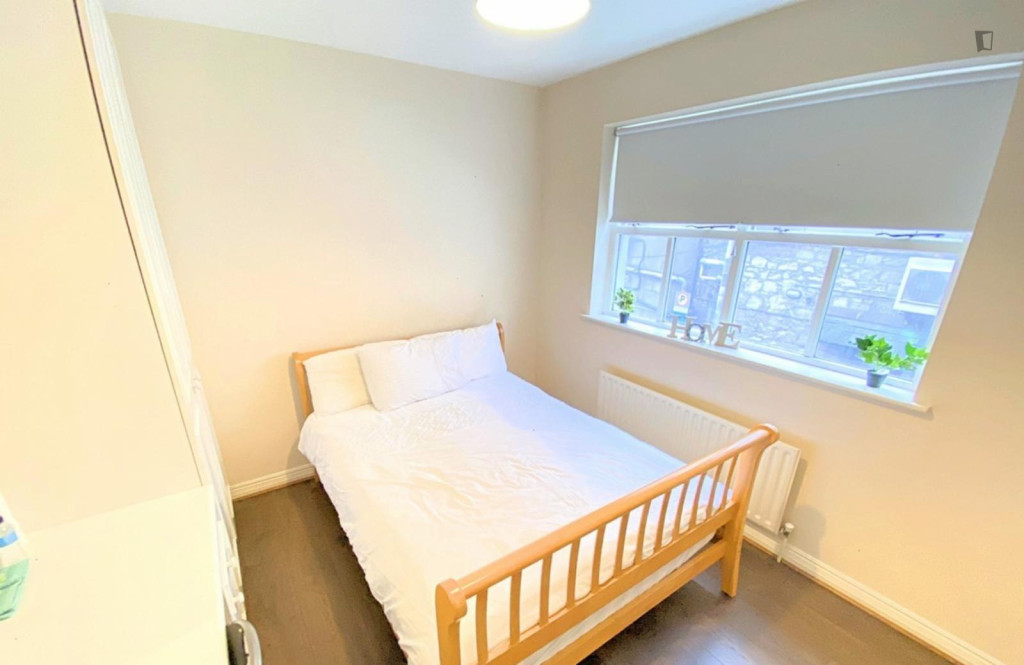 Inviting double bedroom in the centre of Cork