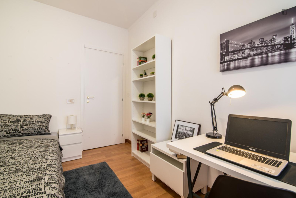 Bright single bedroom near the central train station - Padova - chambre - ImmoJeune