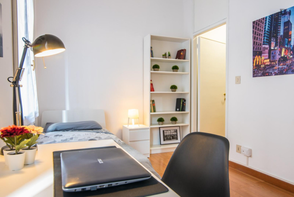 Neat single bedroom close to the central train station