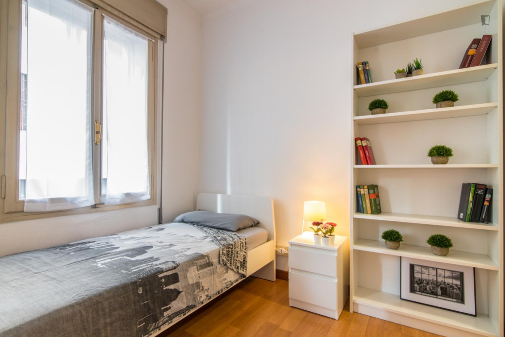 Neat single bedroom close to the central train station