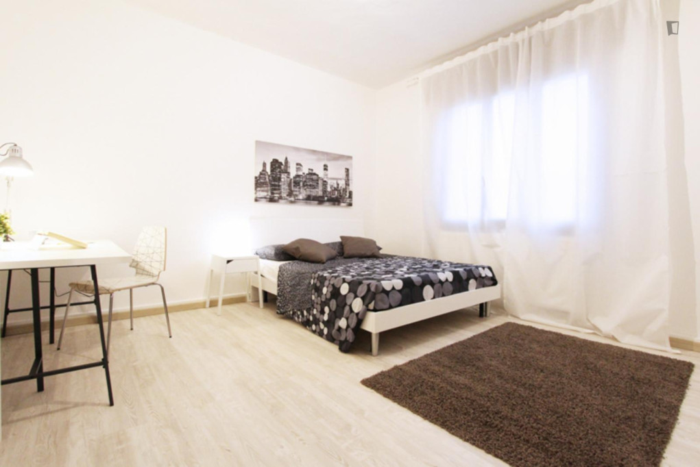Bright double bedroom near Parco Alfredo Albanese - Venice - chambre - ImmoJeune