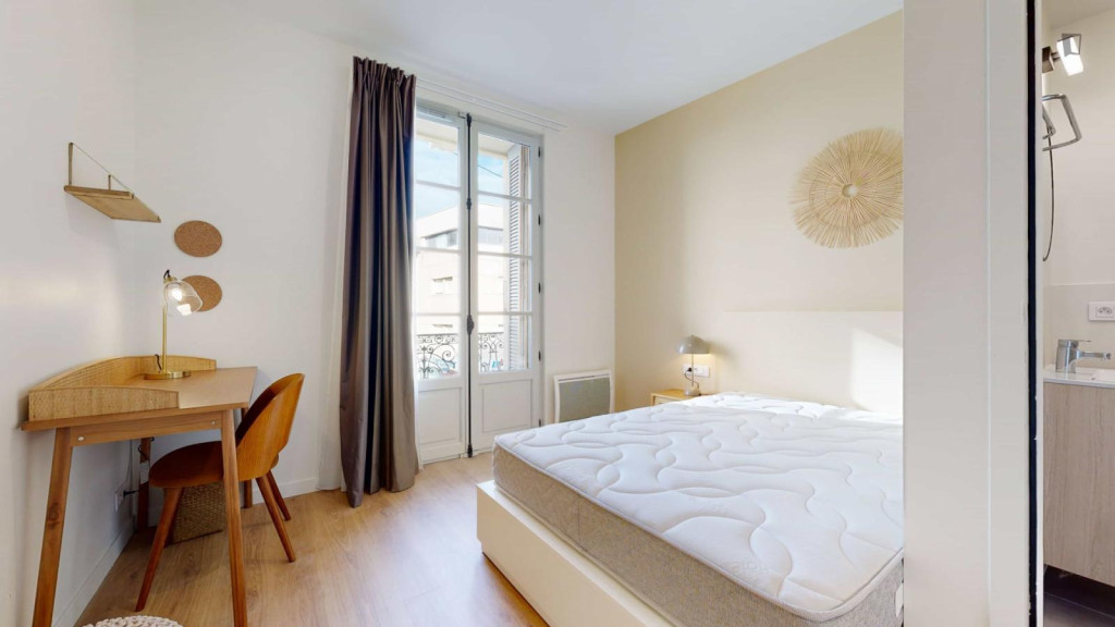 Excellent double ensuite bedroom in Gambetta