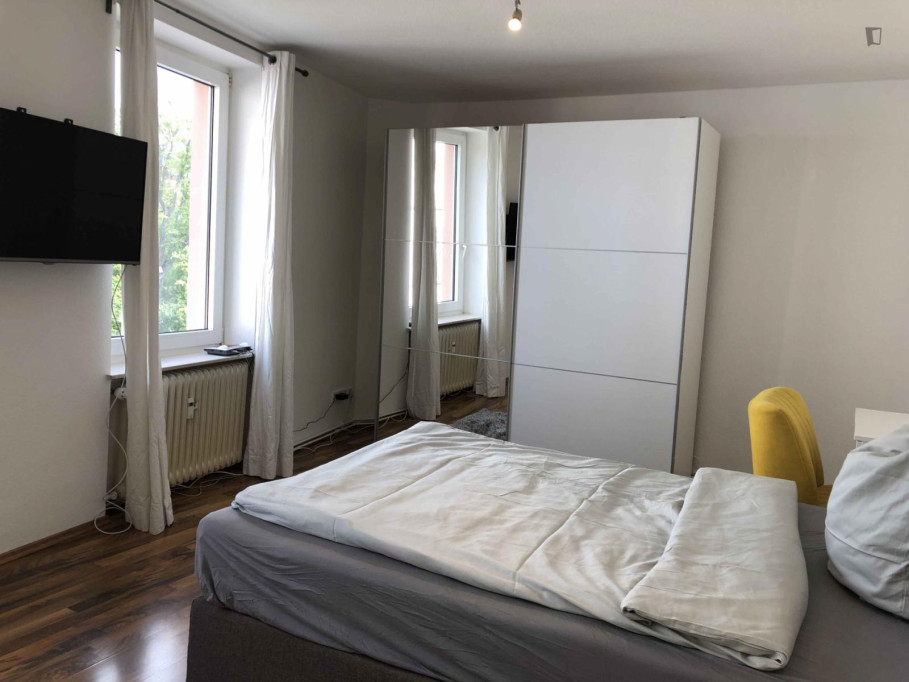Amazing double bedroom in Nordend - Frankfurt am Main - chambre - ImmoJeune