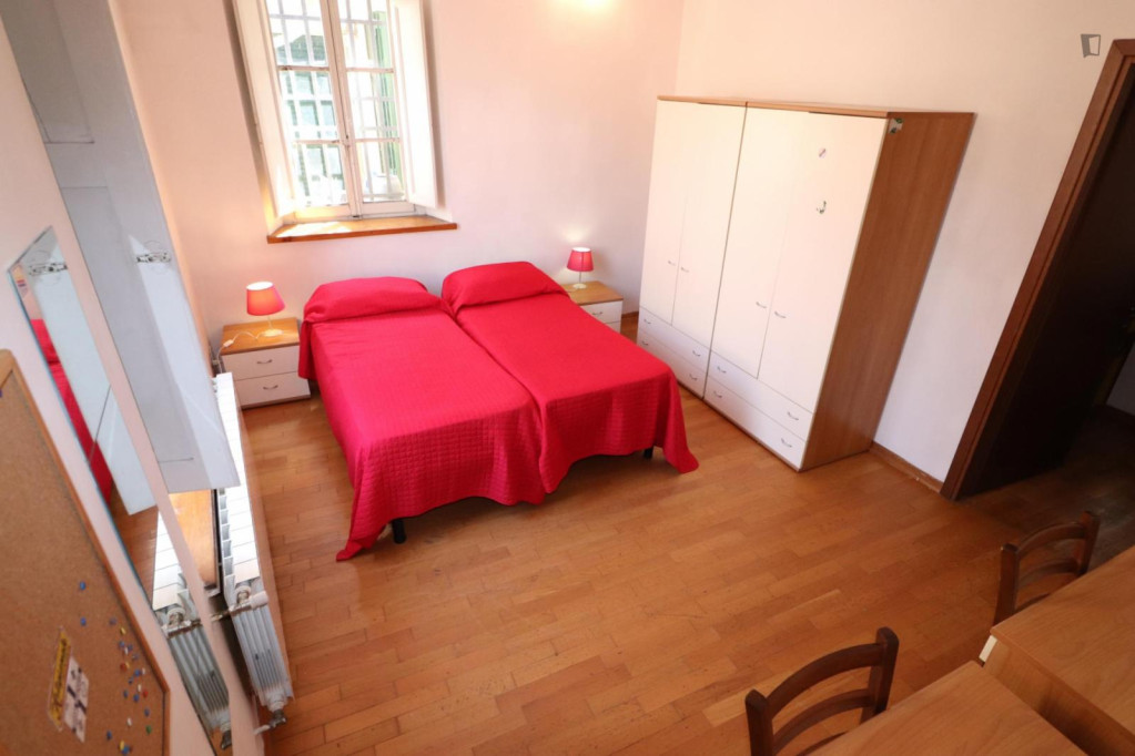 Comfy twin bedroom in a 6-bedroom flat near Duomo - Florence - chambre - ImmoJeune