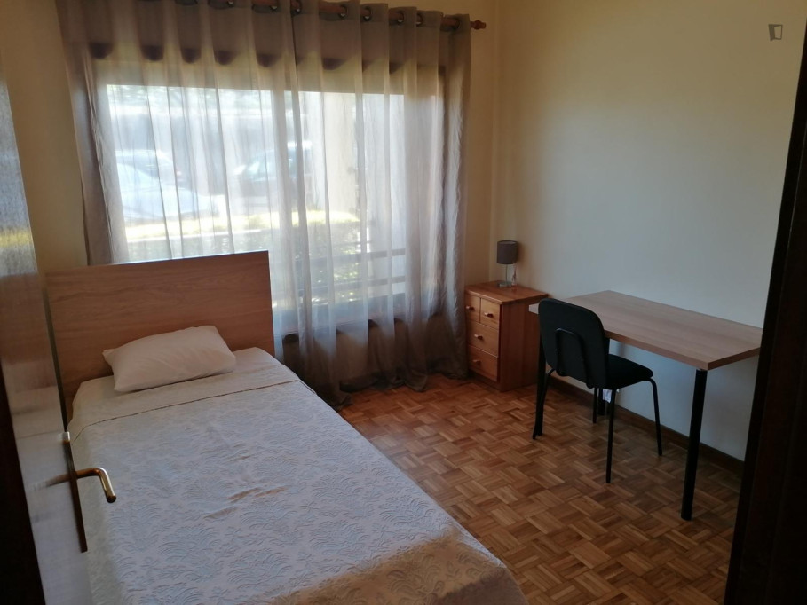 Cozy Single Bedroom close to Lavandeira Park - Vila Nova de Gaia - chambre - ImmoJeune