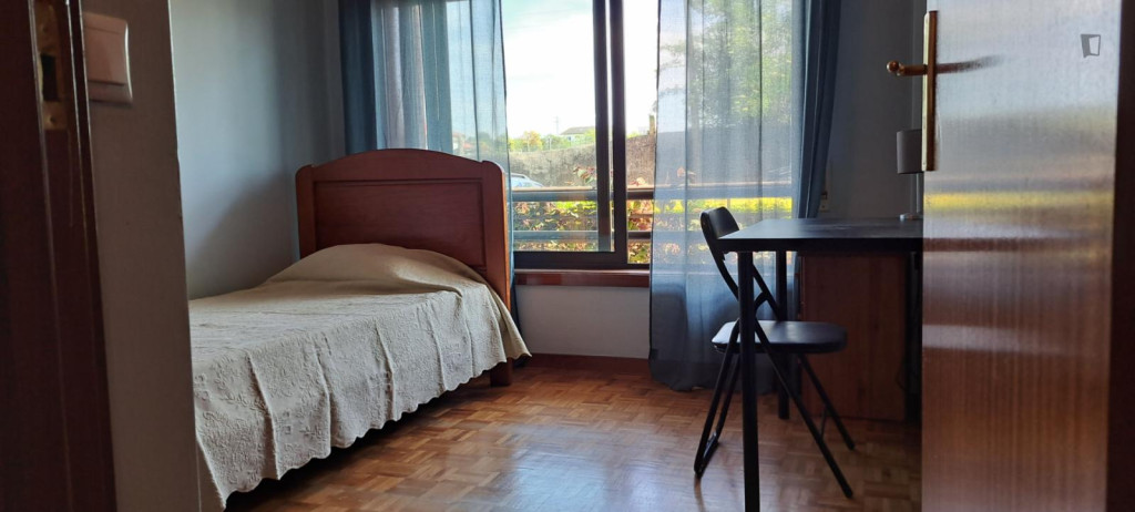 Classic Single Bedroom close to João de Deus Metro Station - Vila Nova de Gaia - chambre - ImmoJeune
