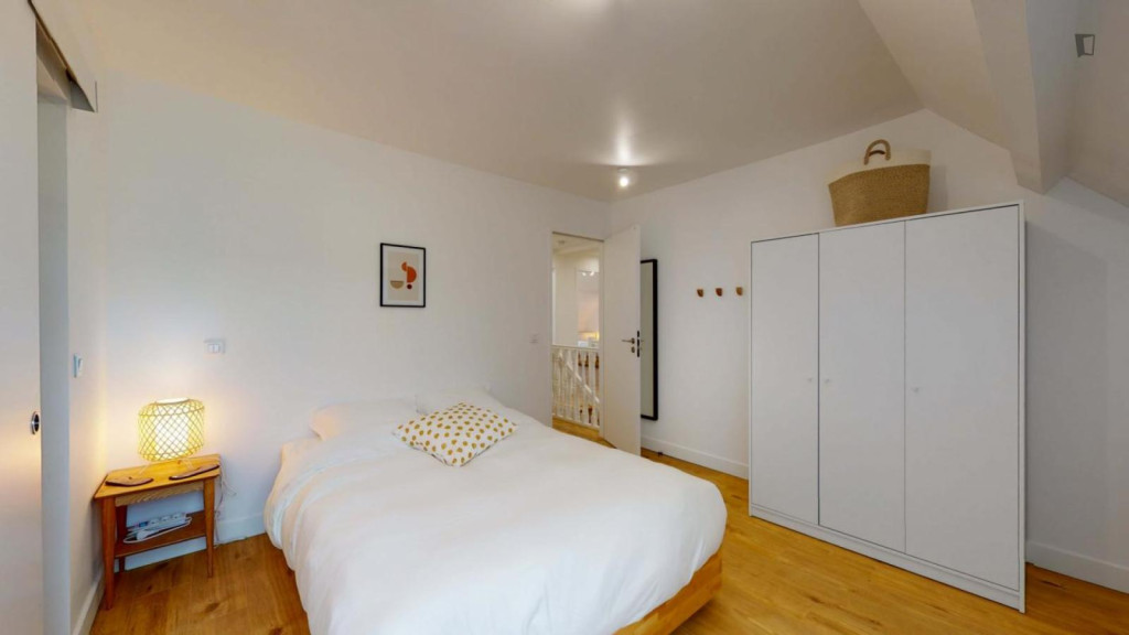 Cool double ensuite bedroom close to Hoche metro station