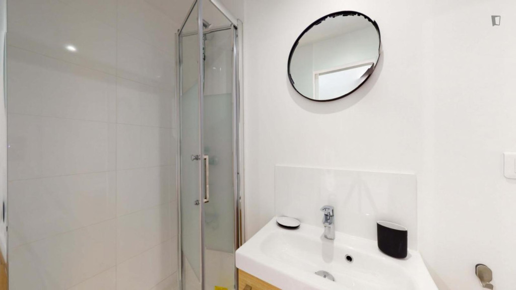 Cool double ensuite bedroom close to Hoche metro station